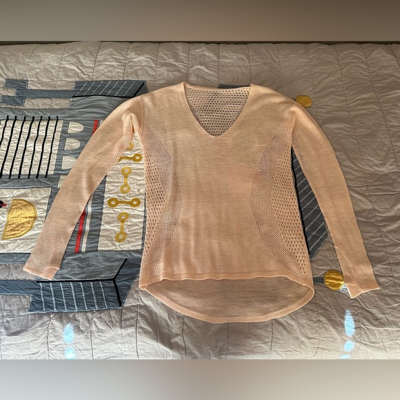 Super cute light pink Lululemon top, size 6 - Picture 1 of 3
